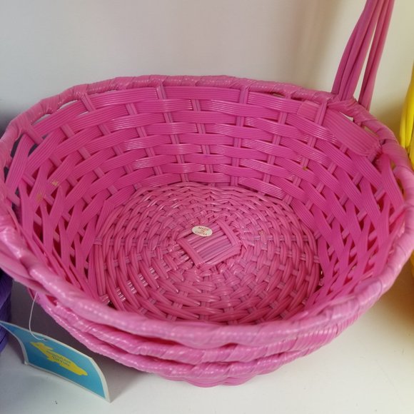 Set of 9 ester Basket's plastic and wire 6" bottom, 8 1/4" upper rim 12.5" Heigh - Picture 4 of 13